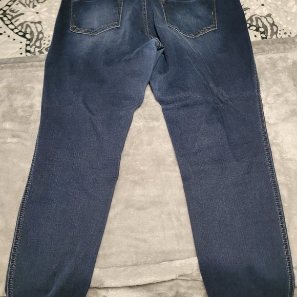 Silver Jeans - Picture 2 of 3